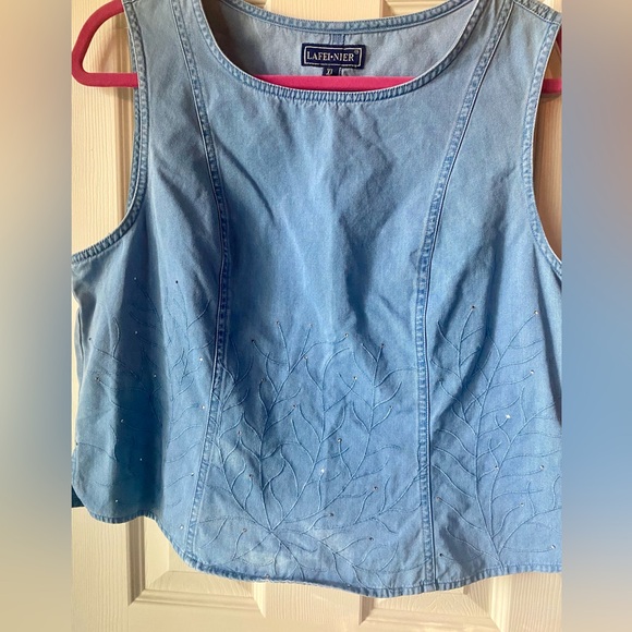 LaFei Nier light wash denim embroidered Vintage top size XL w/subtle rhinestones - Picture 5 of 12